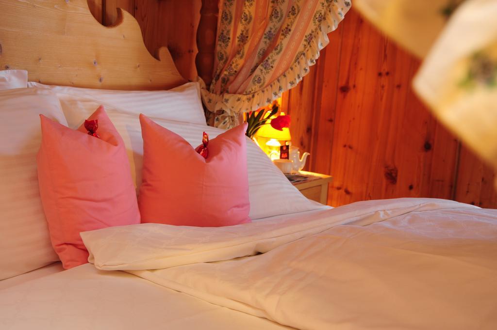 Chalet Alpenrose Bio Wellness Naturhotel Cogolo Cameră foto