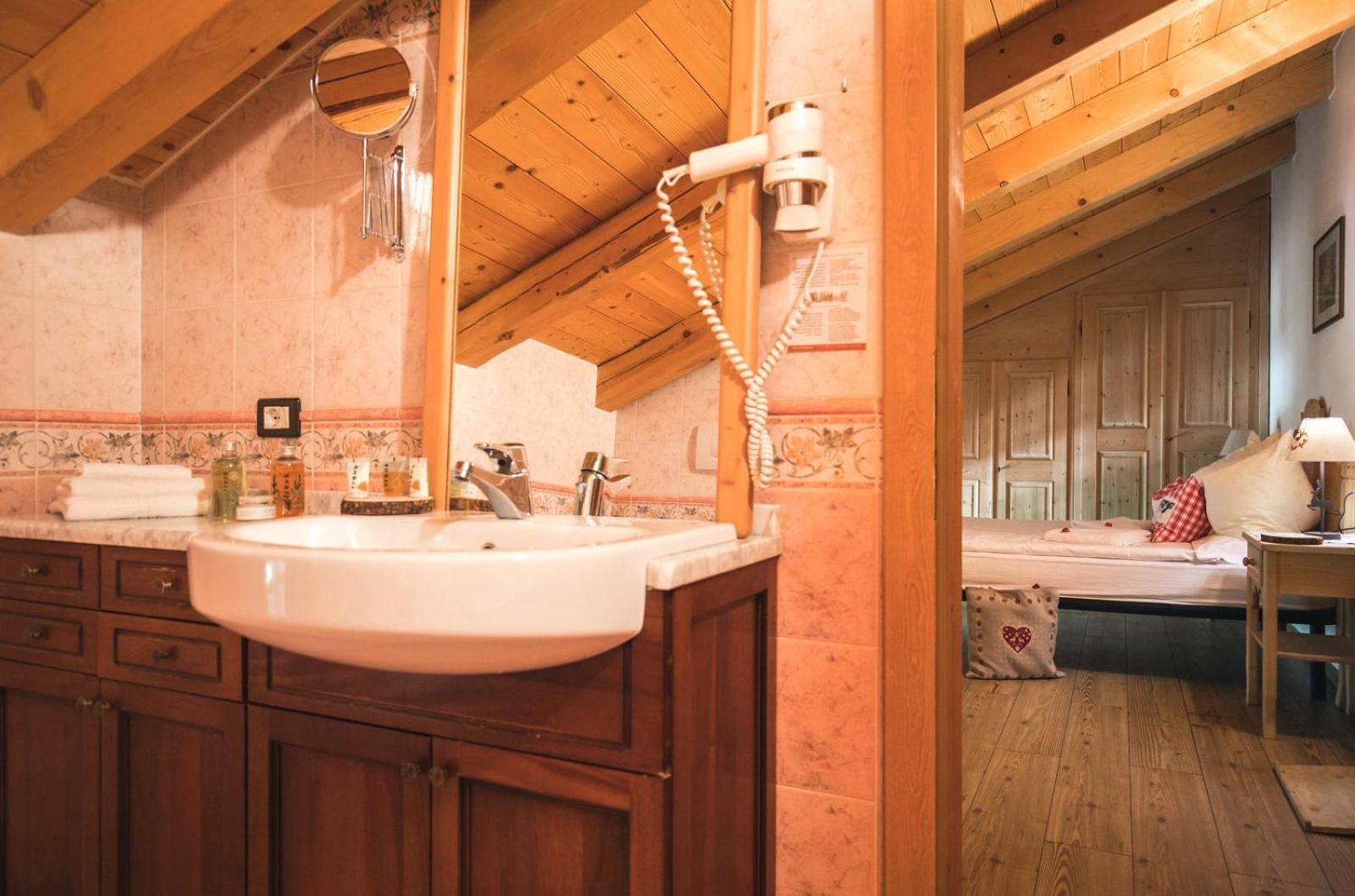 Chalet Alpenrose Bio Wellness Naturhotel Cogolo Exterior foto